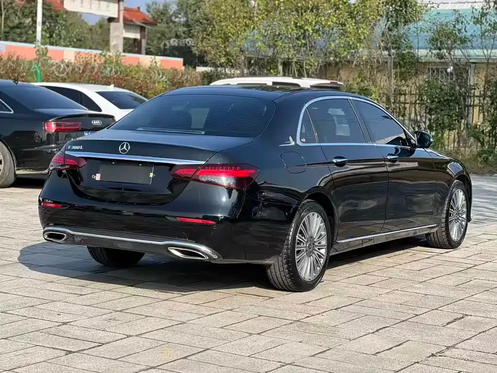 Mercedes-Benz E-Class — фото 10