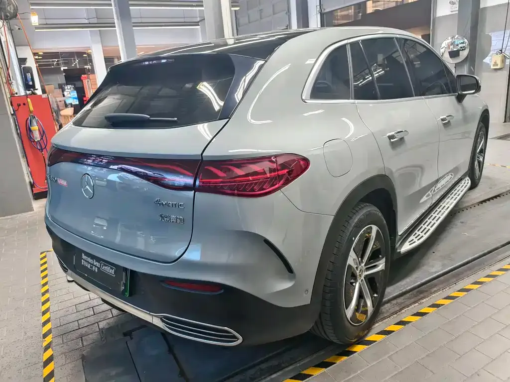 Mercedes-Benz EQE SUV — фото 4