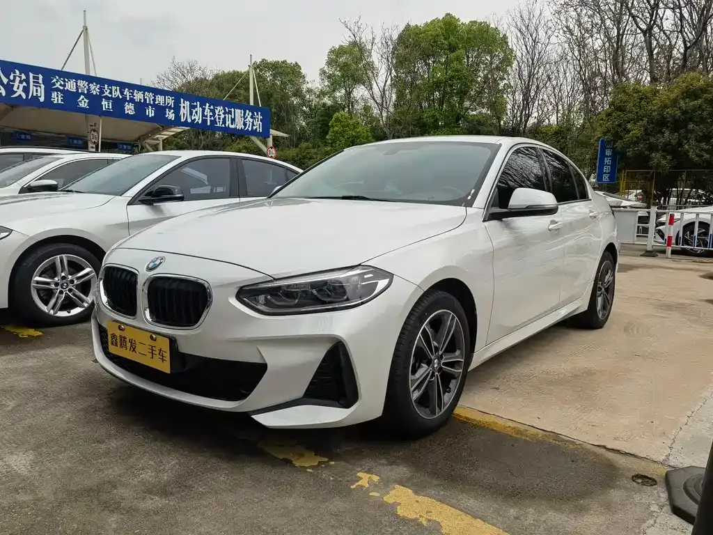 BMW 1 Series 2023 из CN, фото 1