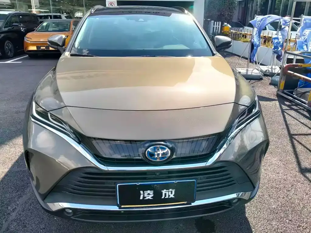 Toyota Harrier — фото 2