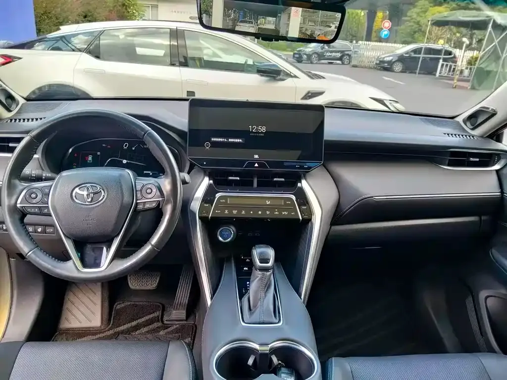 Toyota Harrier — фото 9