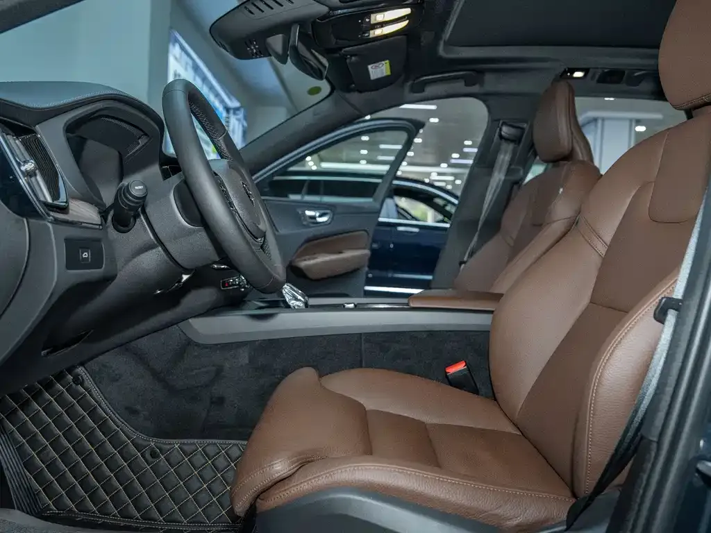 Volvo XC60 2024 из CN, фото 10