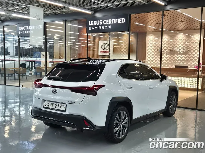 Lexus UX — фото 2