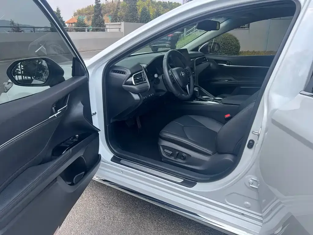 Toyota Camry 2023 из CN, фото 4