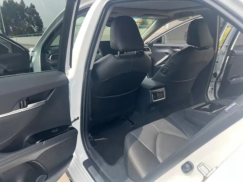 Toyota Camry 2023 из CN, фото 8