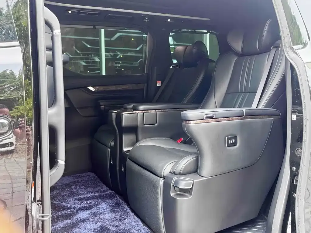 Toyota Vellfire 2023 из CN, фото 8