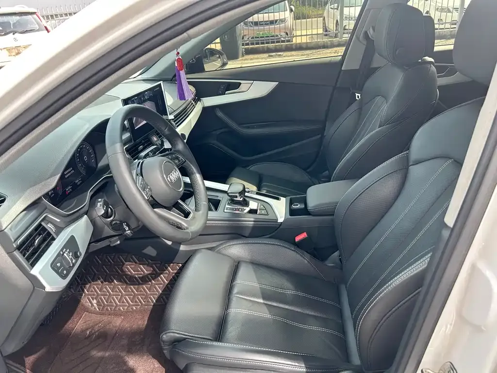 Audi A4L 2023 из CN, фото 2