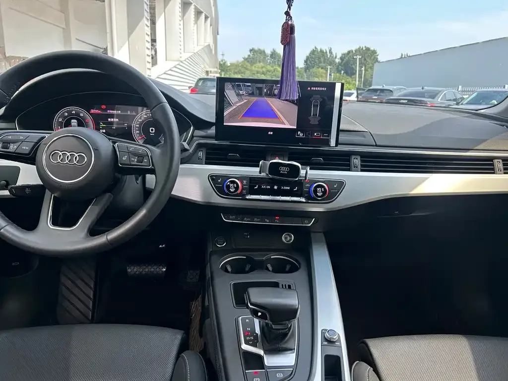Audi A4L 2023 из CN, фото 4