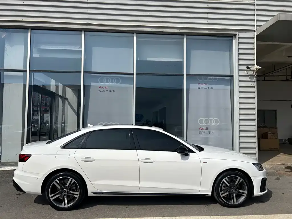 Audi A4L 2023 из CN, фото 6