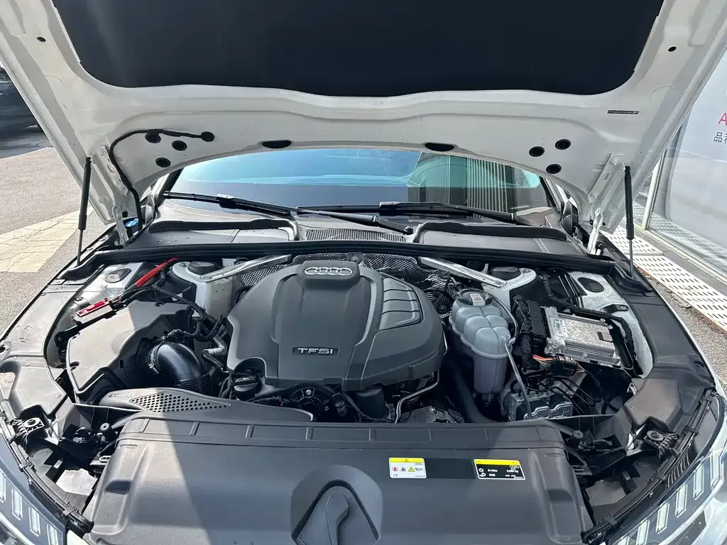 Audi A4L 2023 из CN, фото 8