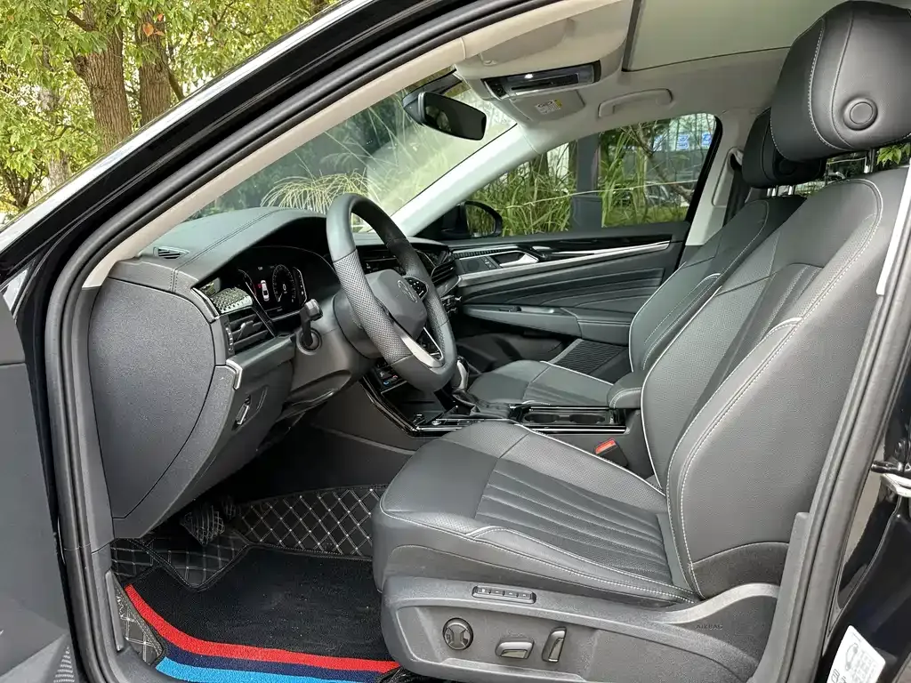 Volkswagen Passat 2024 из CN, фото 3