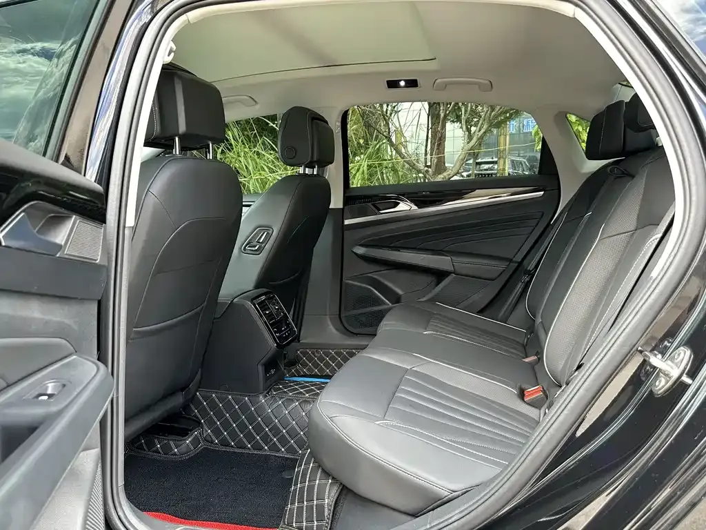 Volkswagen Passat 2024 из CN, фото 9