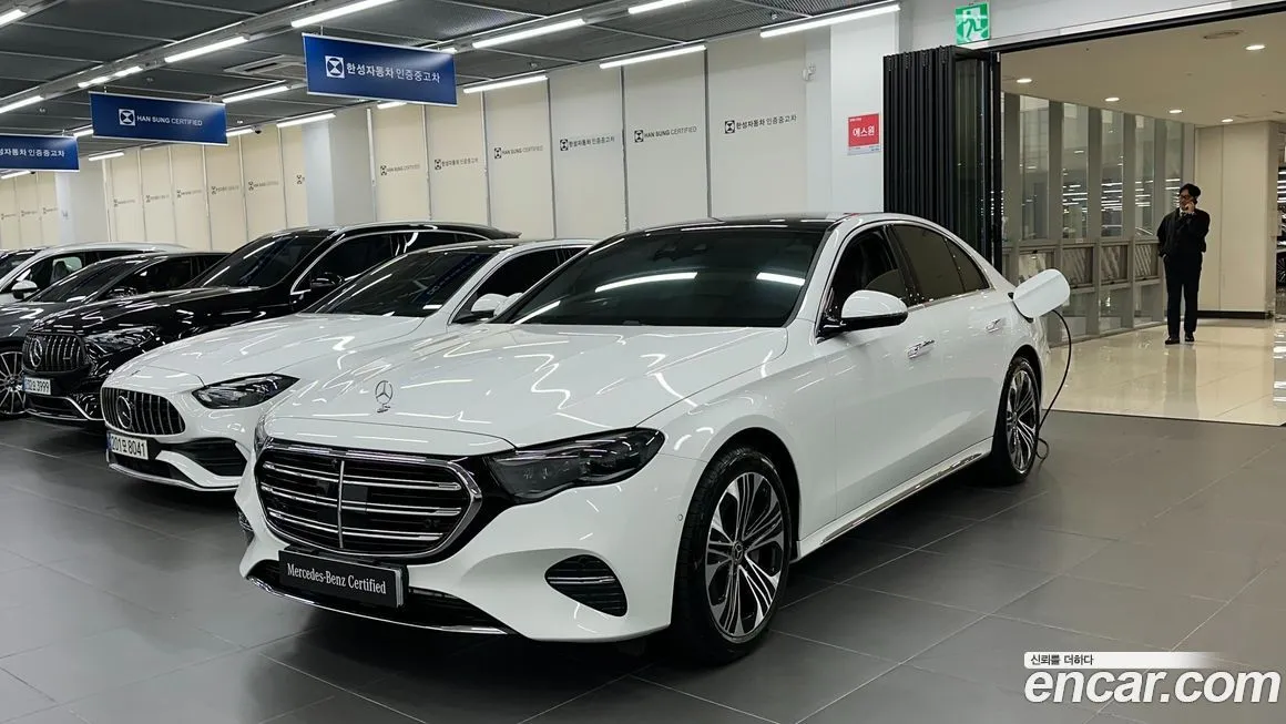 Mercedes-Benz E-Class — фото 1