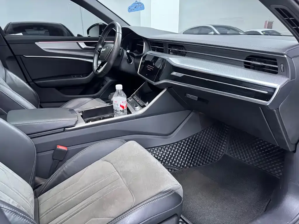 Audi A6L 2021 из CN, фото 10