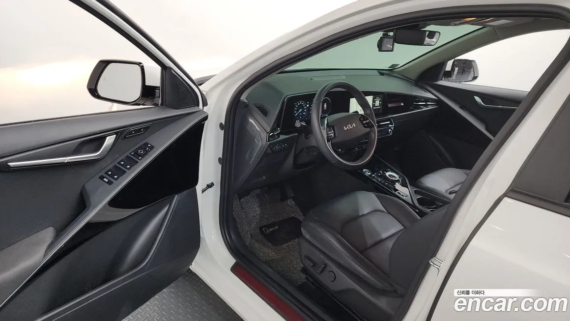 Kia Niro — фото 10