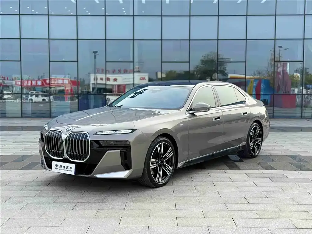BMW 7 Series 2024 из CN, фото 1