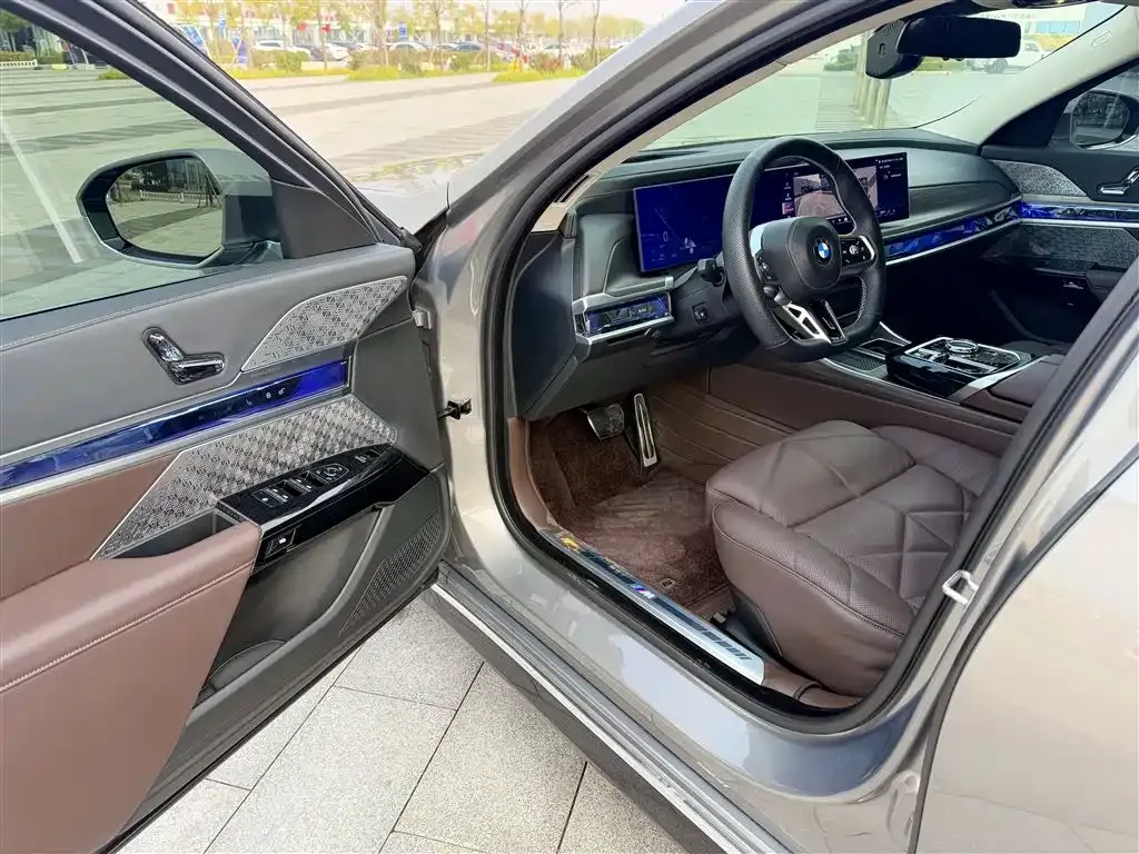 BMW 7 Series 2024 из CN, фото 4