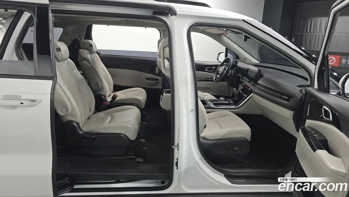 Kia Carnival — фото 10