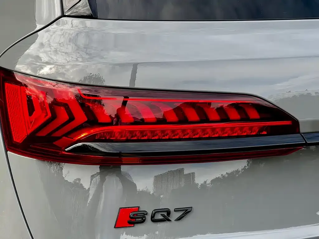 Audi SQ7 2024 из CN, фото 10