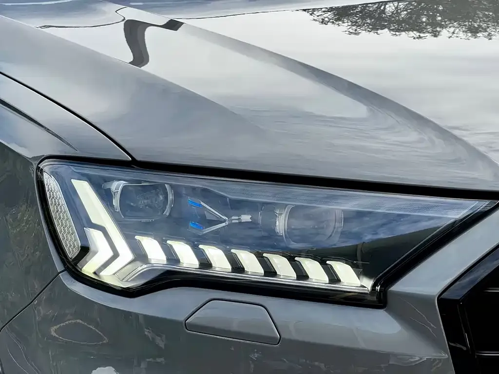 Audi SQ7 2024 из CN, фото 9