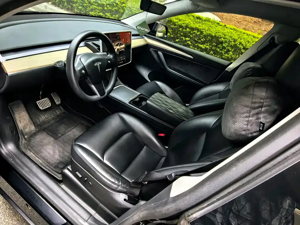 Tesla Model Y — фото 10
