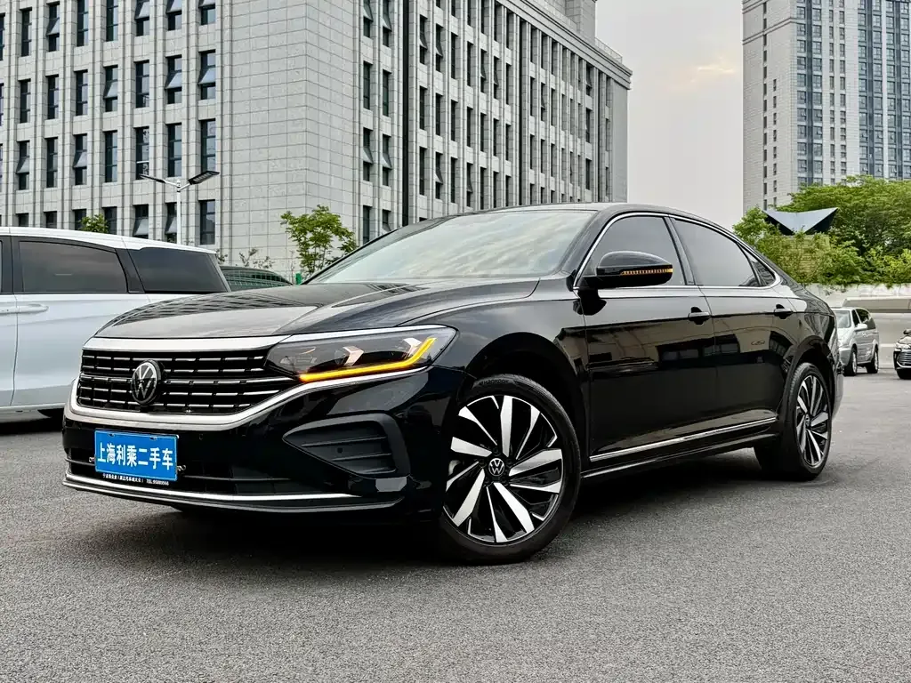 Volkswagen Passat — фото 1