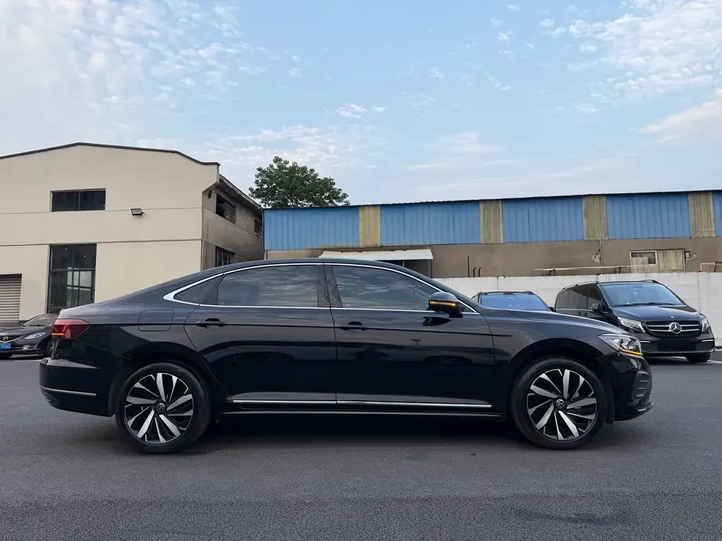Volkswagen Passat — фото 4