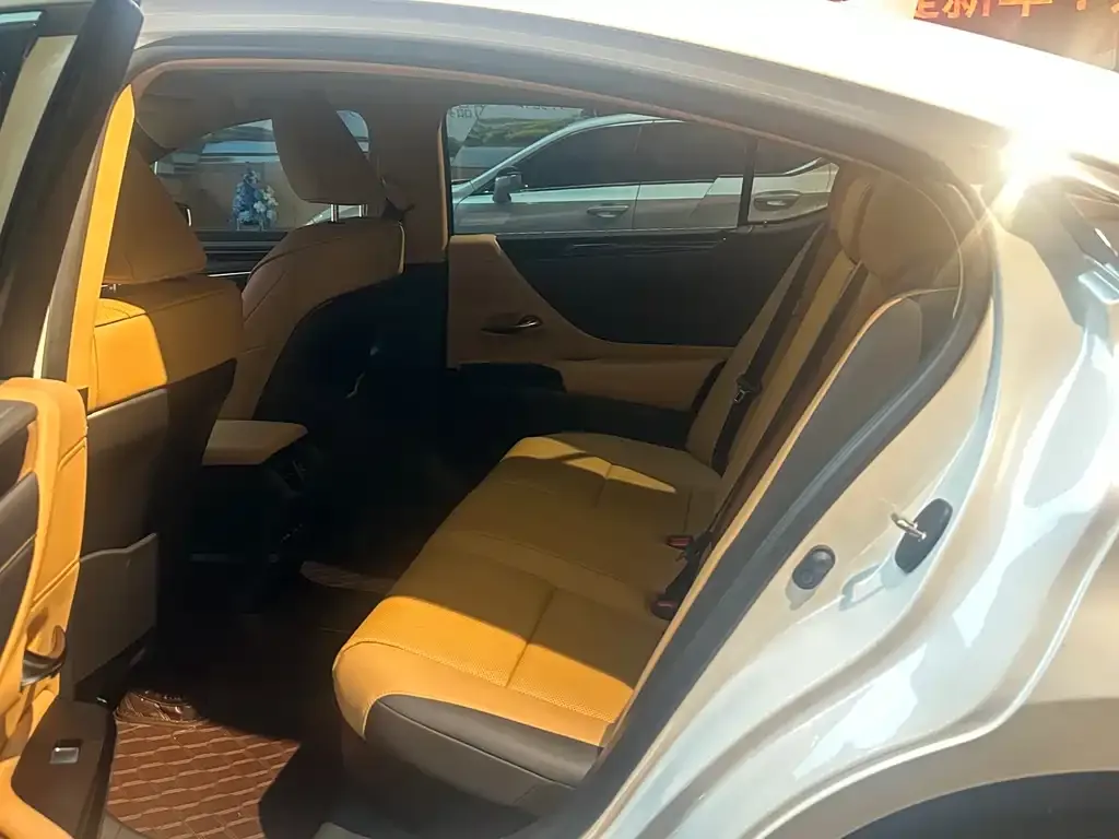Lexus ES 2023 из CN, фото 5