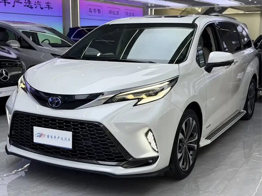 Toyota Granvia 2023 из CN, фото 1
