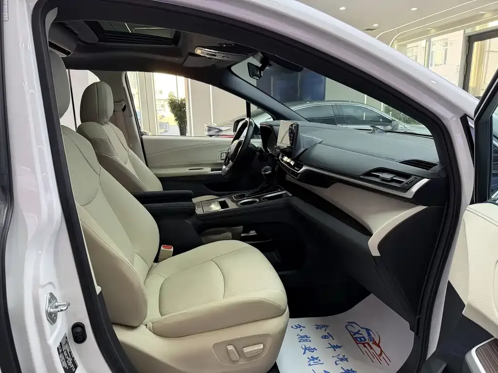 Toyota Granvia 2023 из CN, фото 6