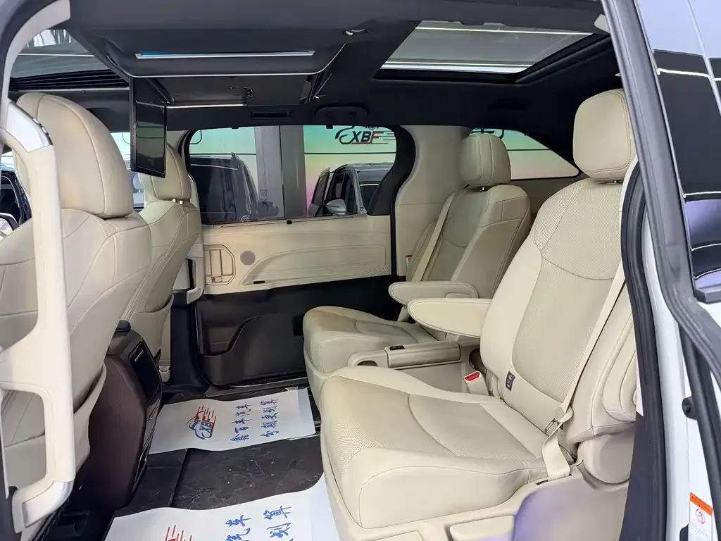 Toyota Granvia 2023 из CN, фото 8