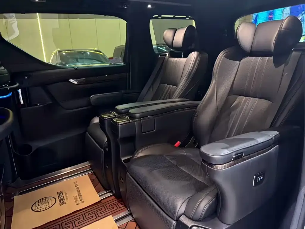 Toyota Vellfire 2021 из CN, фото 3