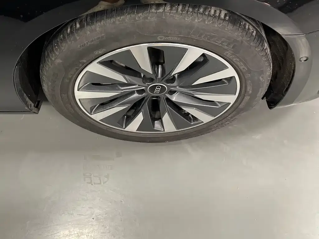 Audi A6L 2023 из CN, фото 4