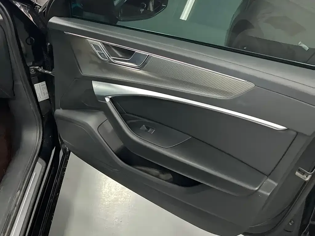 Audi A6L 2023 из CN, фото 6