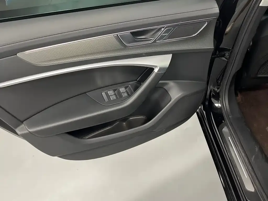 Audi A6L 2023 из CN, фото 8