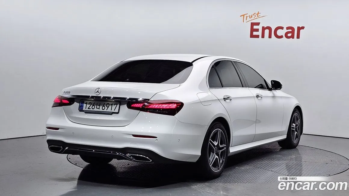 Mercedes-Benz E-Class — фото 2
