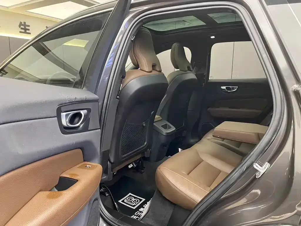 Volvo XC60 2024 из CN, фото 10