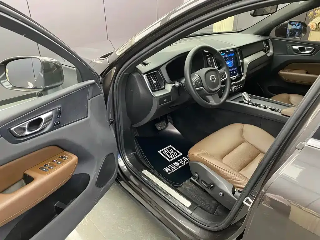 Volvo XC60 2024 из CN, фото 4
