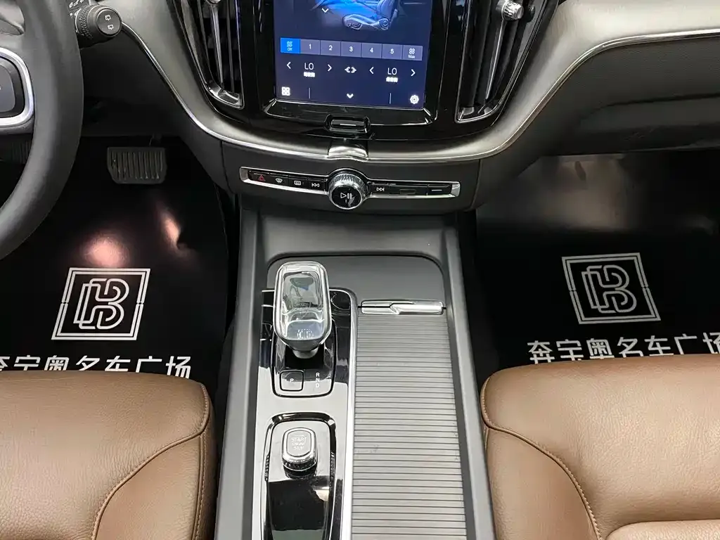 Volvo XC60 2024 из CN, фото 8
