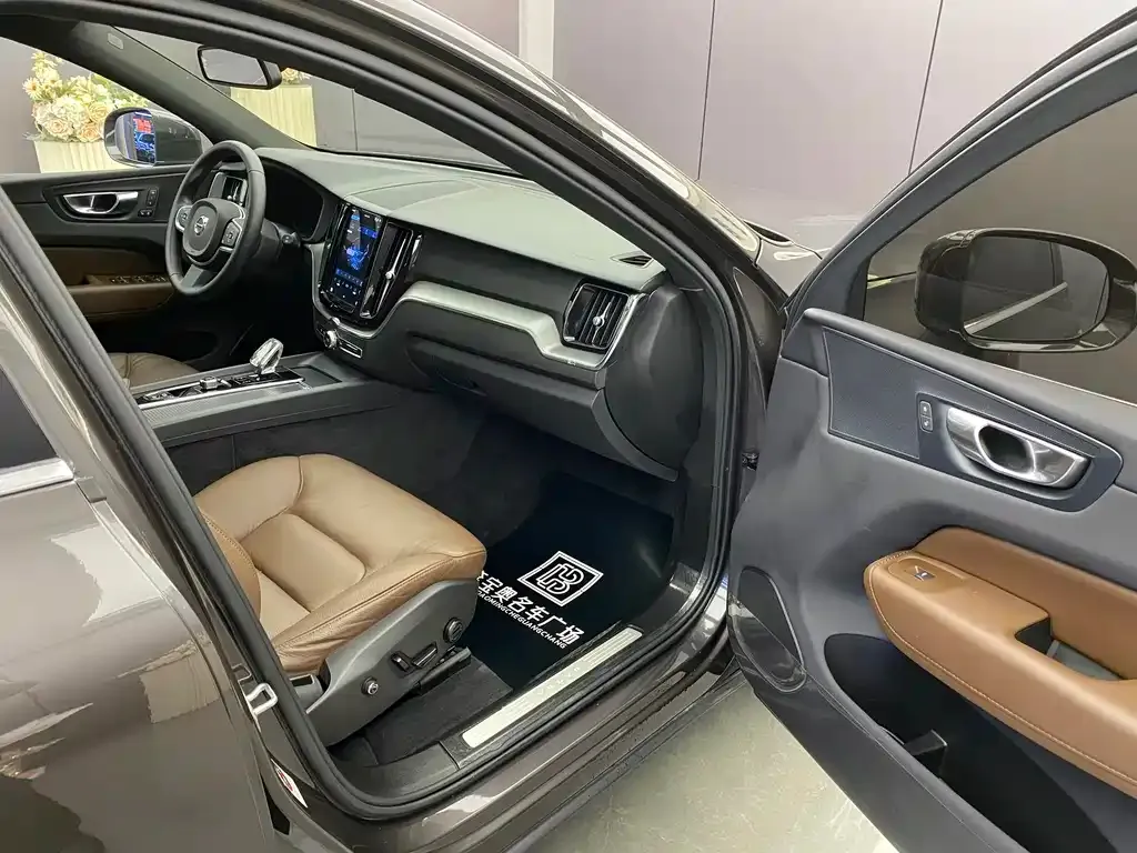 Volvo XC60 2024 из CN, фото 9