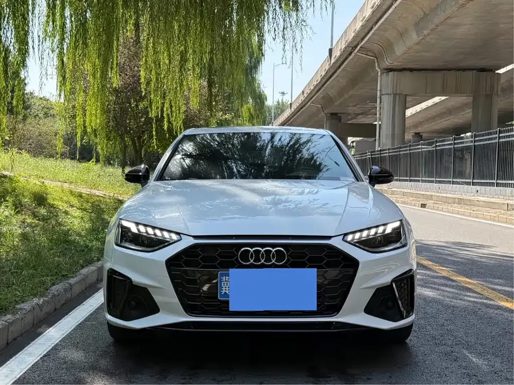 Audi A4L 2022 из CN, фото 2