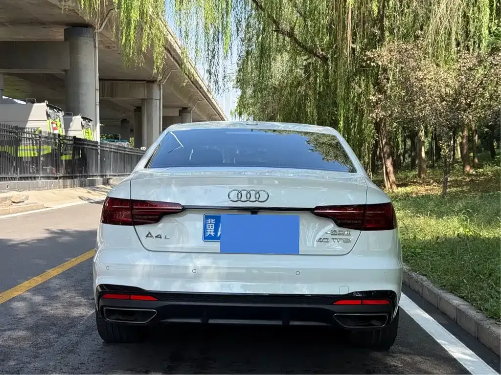 Audi A4L 2022 из CN, фото 3
