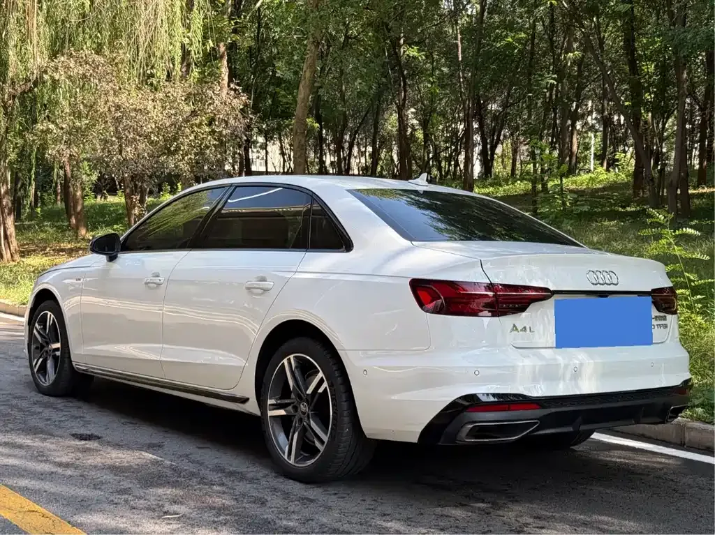 Audi A4L 2022 из CN, фото 4