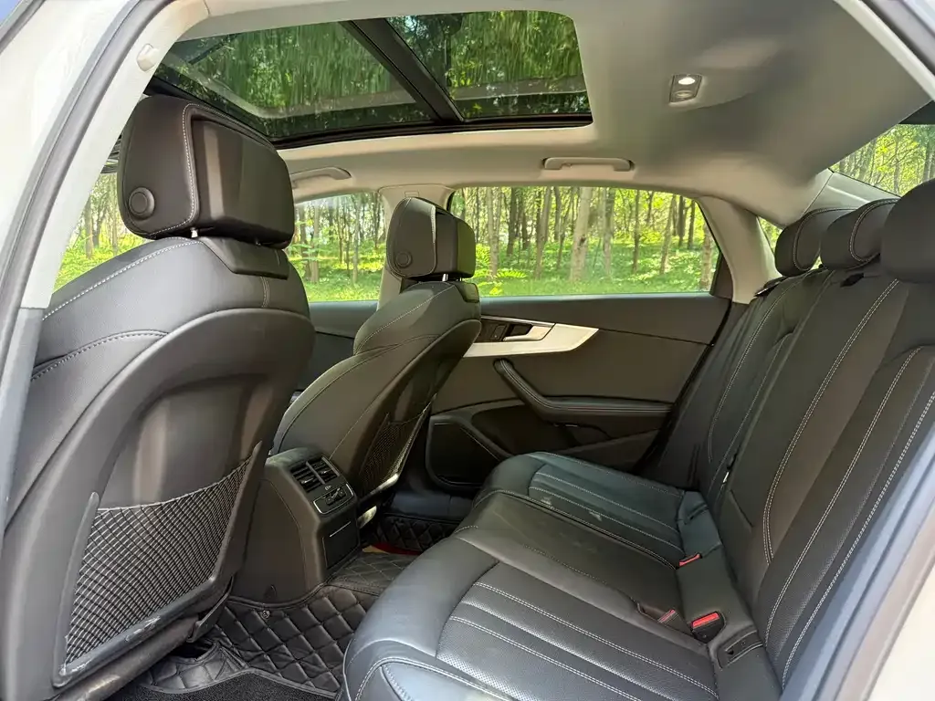 Audi A4L 2022 из CN, фото 6