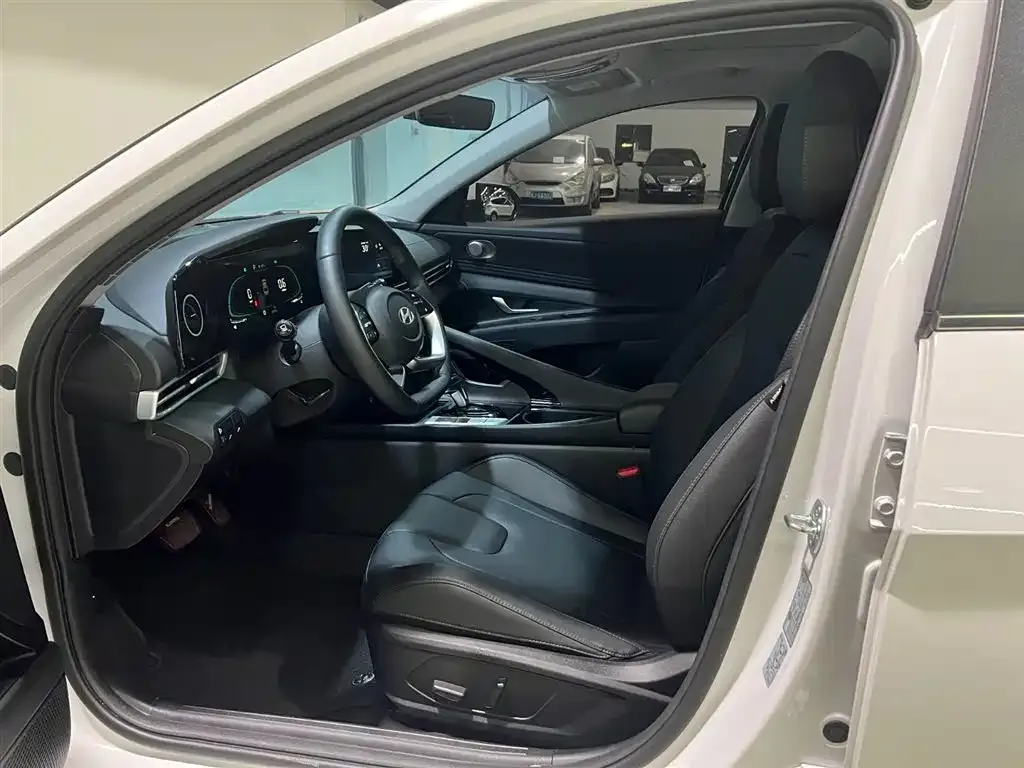 Hyundai Elantra 2024 из CN, фото 8