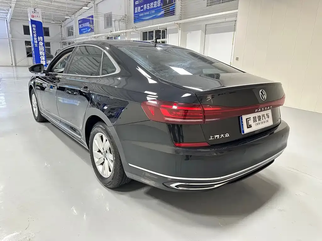 Volkswagen Passat — фото 6