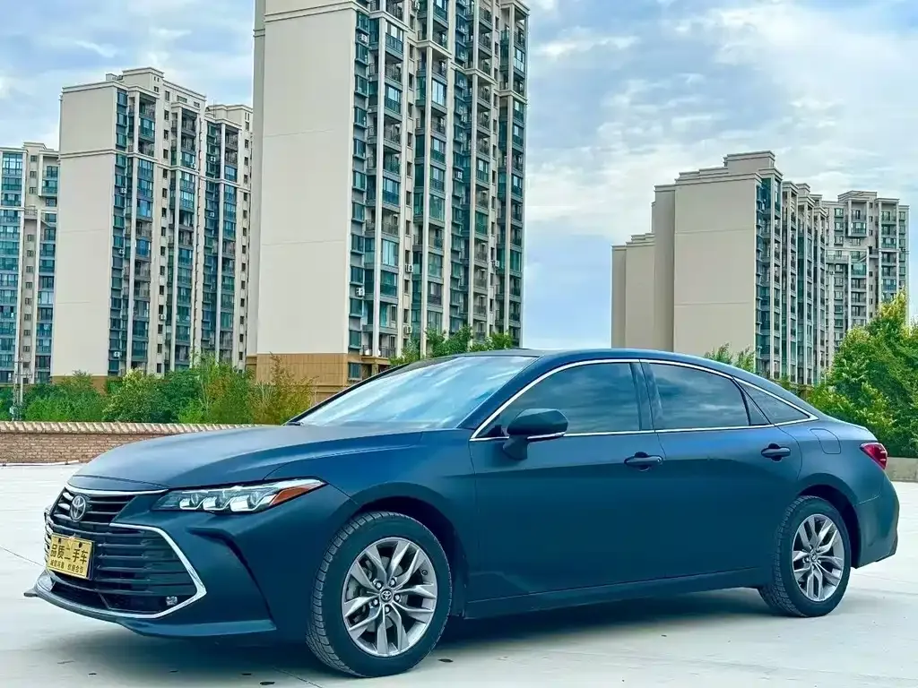 Toyota Avalon — фото 1