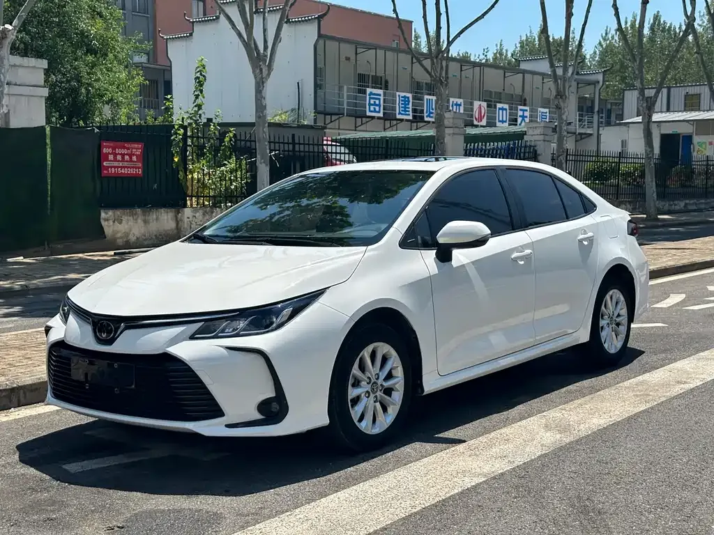Toyota Corolla — фото 1