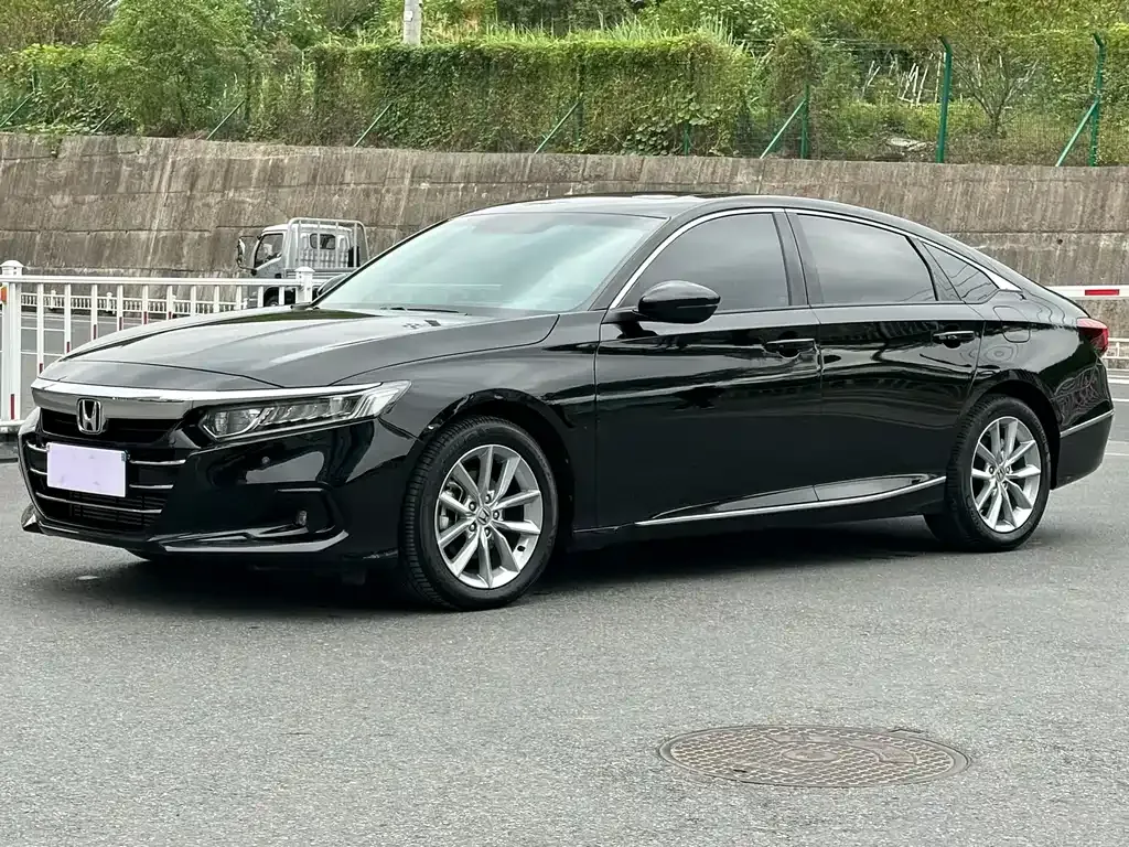 Honda Accord — фото 1