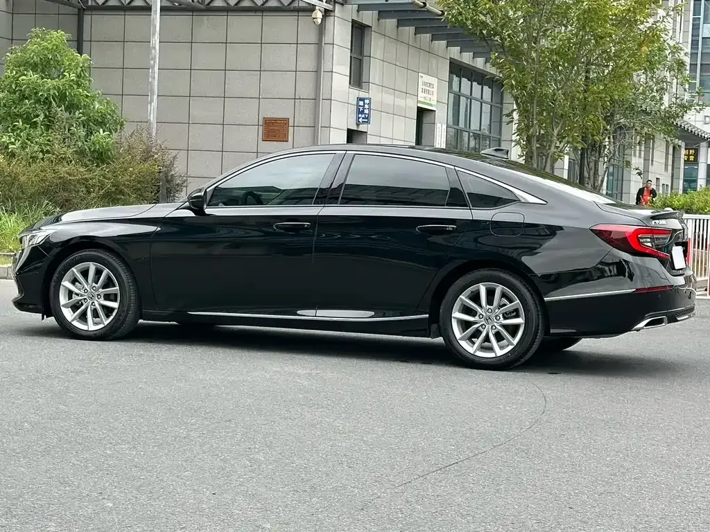 Honda Accord — фото 7